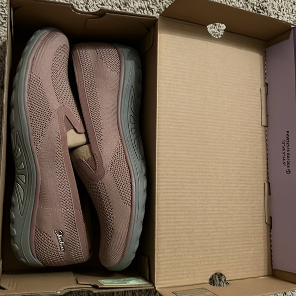 Good condition used shoes- comfortable rose colored slip on shoes - Picture 6 of 6